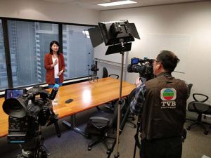 Mary在悉尼接受TVB(澳洲)電視台專訪。